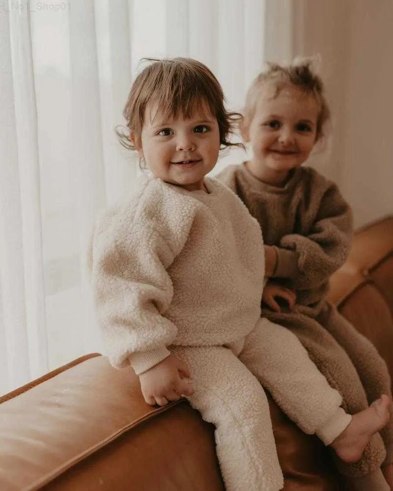 Conjuntos de roupas Conjuntos de roupas 3 cores nascidos bebês meninas meninos roupas de inverno pele de pelúcia sólido manga longa pulôver tops calças 0-24M Z230726