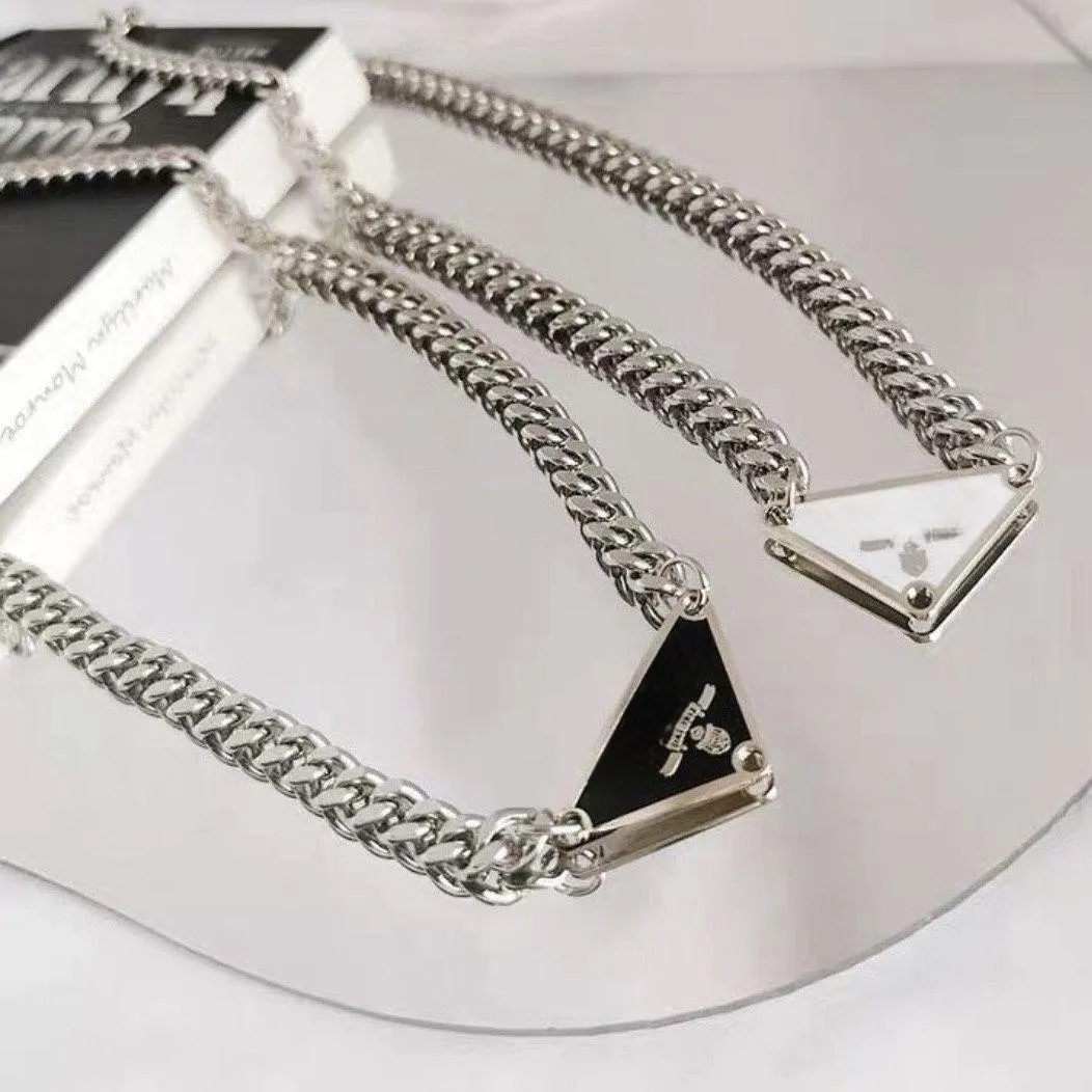 Necklaces Designer Necklace for Women Stainless Steel Triangle Letter Chain Necklace Inverted Triangle Fashion for Man Pendant Necklace Designer Jewelry