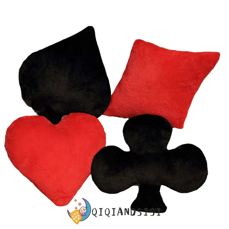 Oreillers en peluche coussins 1pc cartes de poker oreillers en peluche en peluche coeur rouge diamant noire club soft décorer pour le lit de chaise de canapé 230726