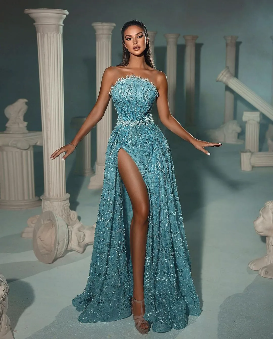 A-line błyszczące sukienki wieczorowe bez rękawów Bateau bez ramiączek aplikacje Pearki Perły Długość podłogi 3D koronkowa szczelina PROM Formalne suknie w dużych rozmiarach sukienka imprezowa