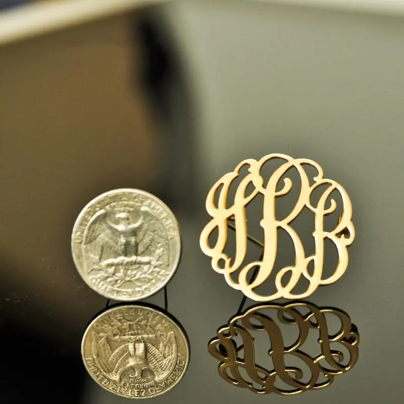 Pins broszki niestandardowe litery Monogram spersonalizowany skrót ze stali nierdzewnej inicjały biżuterię broszką prezenty druhny 2307727