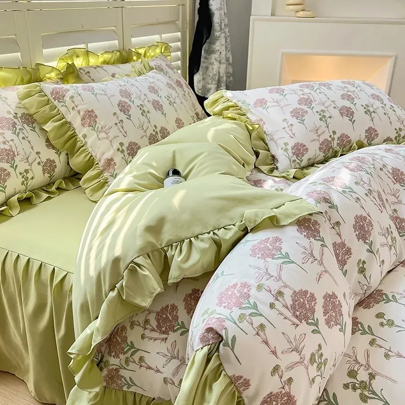 Beddengoed sets Ins Stijl Queen Size Dubbel Dekbedovertrek Bed Rok Kussenslopen Leuke Bloemmotief Beddengoed Pak Thuis Slaapkamer Decoratie Bed Kit 230726