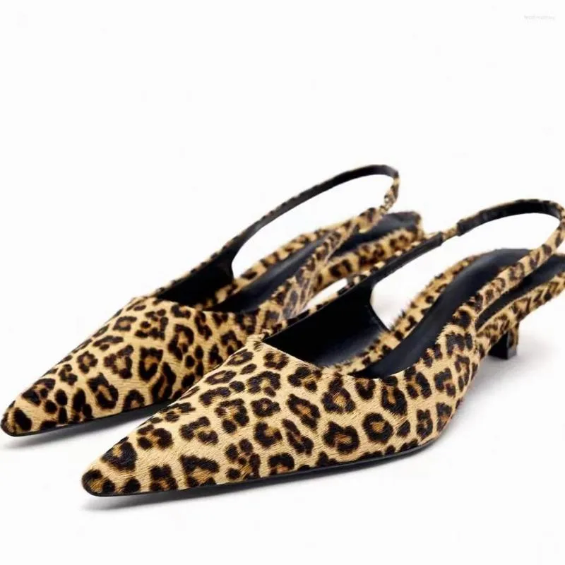 Pumpar sandaler skor kvinnor klackar sommar sexiga designers kvinnors högmodeklänning pekade leopard fahion dre