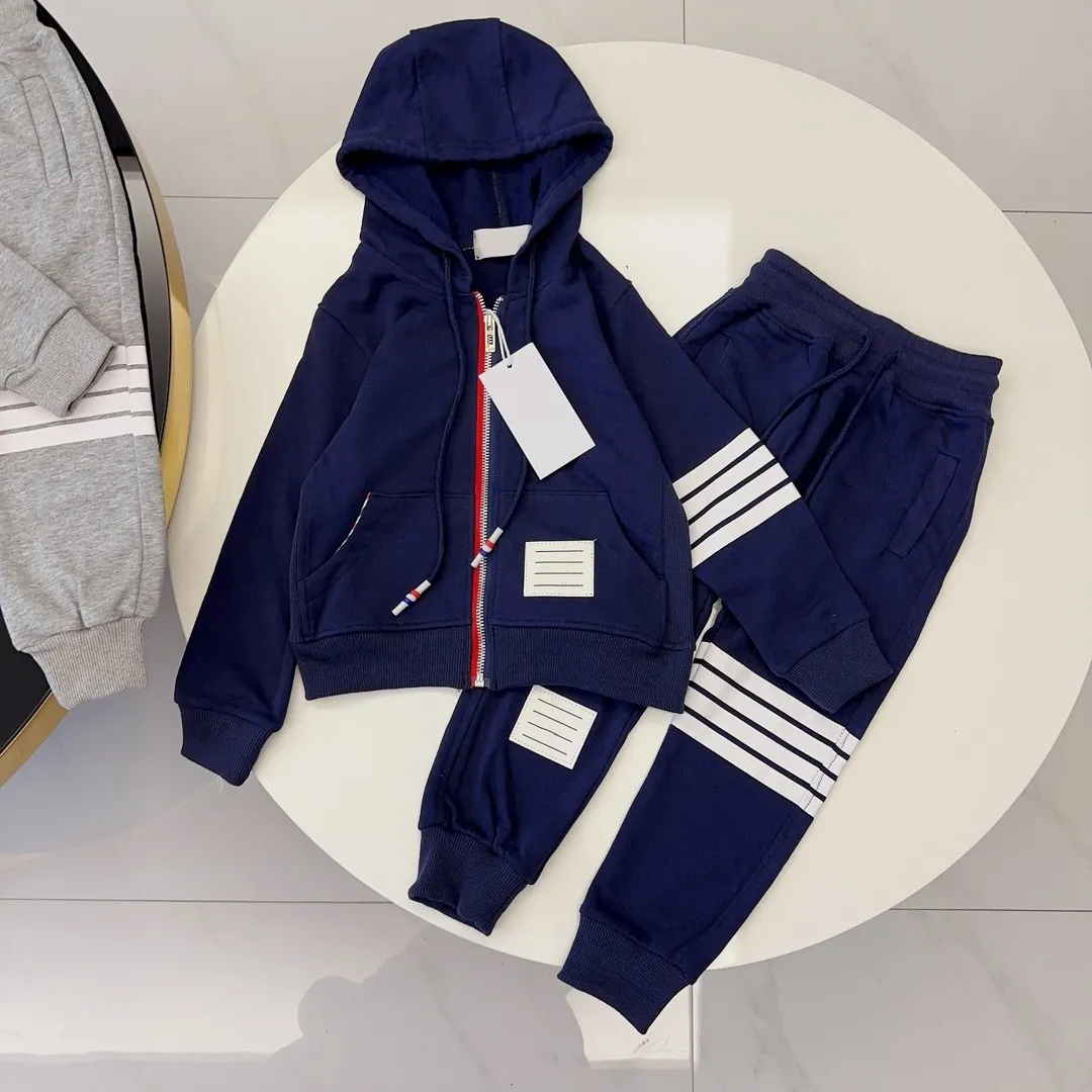 Sweats à capuche pour hommes Sweatshirts Sweat à capuche pour bébé Kid Designer Manteau Enfant en bas âge Deux pièces Ensemble Vêtements pour enfants Fermeture à glissière Filles Garçons Ensembles à manches longues Pantalon Tops Marque Enfants Vêtement Lett 0ylu