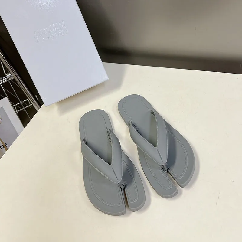 【MODERNIF】Tabi flip flops MODERNIF】Tabi flip flops Maison Margiela Tabi flip-flops