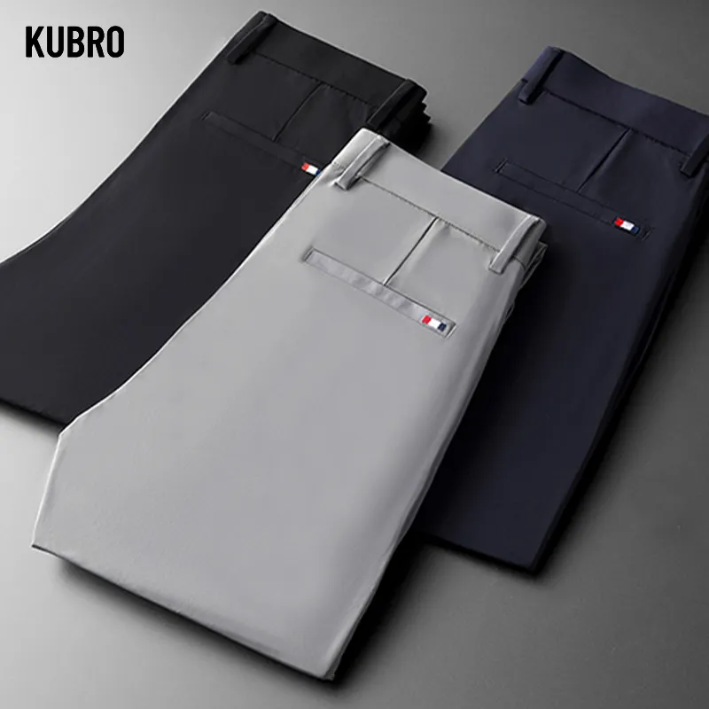 Pantaloni da uomo KUBRO Abito da uomo in seta di ghiaccio per il tempo libero Drappo dritto Coreano Classico Moda Business Casual Abbigliamento formale Blazer nero Pantaloni 230726