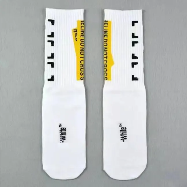 1Pairs Luxury Brand Fashion Socks Arrow Warning Line Straight Board Tide Sock High Quality Cotton Sports Long Tube Sweat Absorbing Breathable Stockings