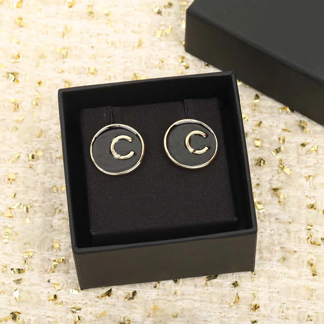 2023 Charme de qualité de luxe petite boucle d'oreille de forme ronde avec couleur émail noir en plaqué or 18 carats avec tampon de boîte PS7347B