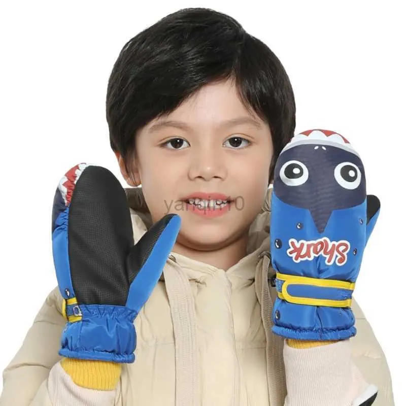 Gants de ski Nouveaux gants de ski pour enfants Hiver Extérieur Imperméable et résistant à l'usure Coral Fleece Lanyard Warm Mittens HKD230727