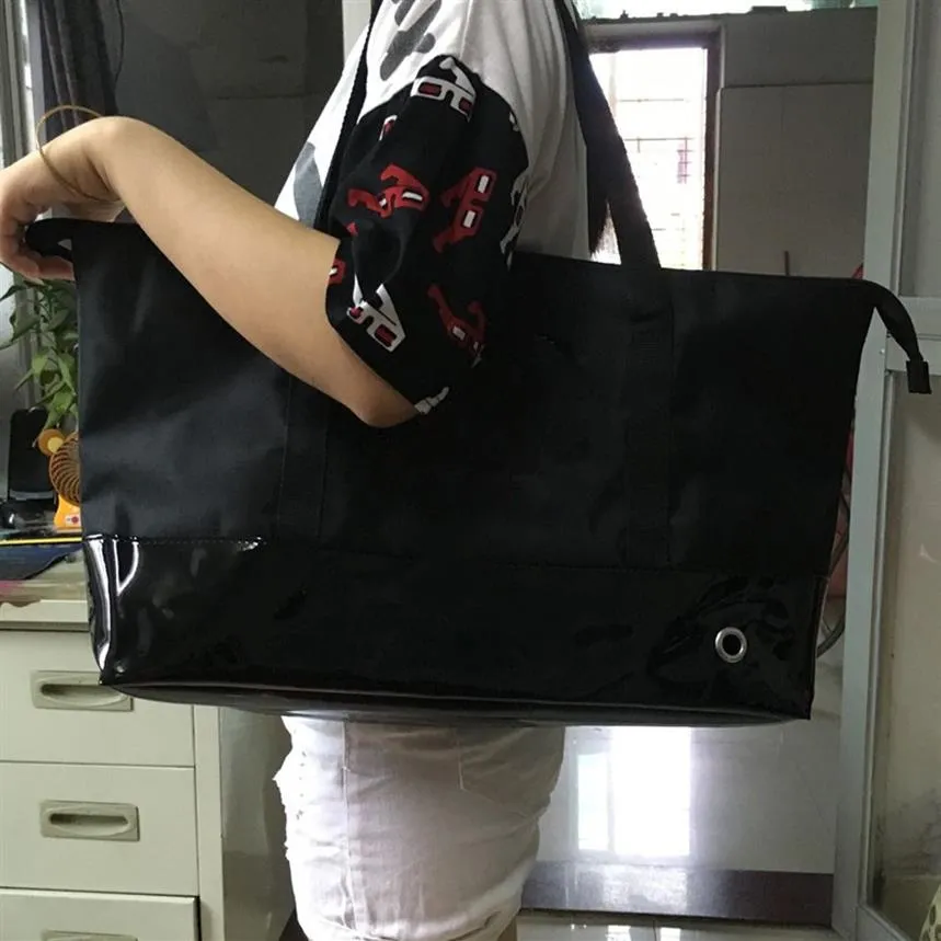 2017New Famous Trademark Black Shopping Waterproof Cloth Classic Travel Bag Ladies Casual Bottom Stitching Pu Bag Fashion Casual B311b