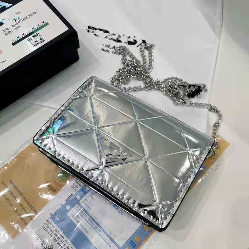 2023 Fabriek directe verkoop hoge kwaliteit Familie Nieuwe Driehoek Spiegel Kleine Vierkante Taille Diamanten Ketting Mini Mond Rode Enkele Schouder Diagonale Straddle Bag