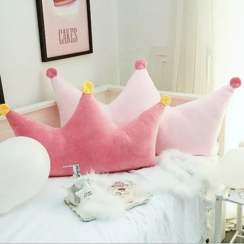 Travesseiros de pelúcia almofadas para bebê brinquedo de pelúcia dos desenhos animados travesseiro em forma de coroa almofada rosa presente festa de aniversário decoração do quarto menino meninas dormir cama travesseiros 230726