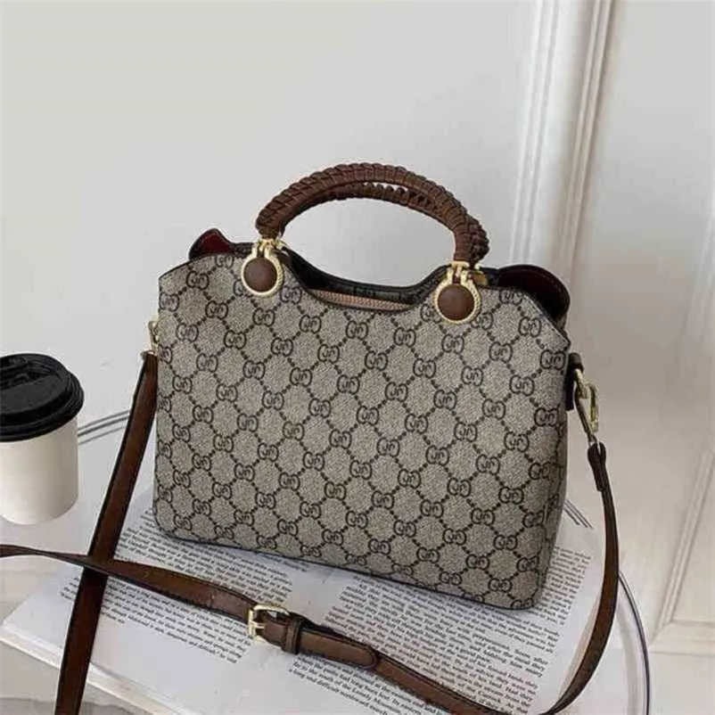 2024 Design Luxury Woven Hand Style Shoulder Bag with Diagonal Cross ...