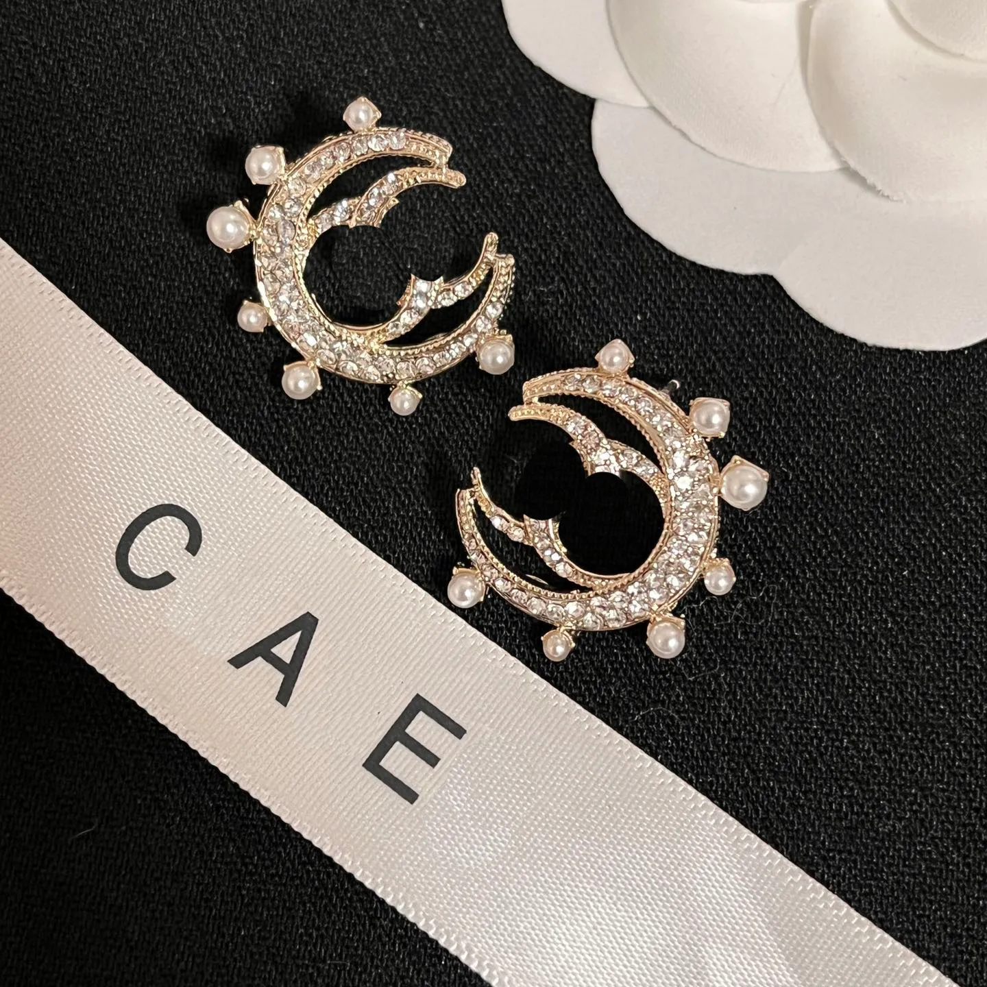 Designer Moon Diamant Boucles D'oreilles Marque De Luxe Logo Perle Boucles D'oreilles Mode Nouvel Fiançailles Amour Voyage Bijoux Haute Qualité Charme Femmes Cadeau pendentifs d'oreille