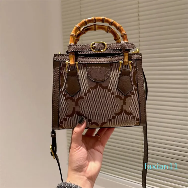 Tophandle Bamboo Tote Bag Luxury Women's Mens Designer Wallets أصلي قابض جلدي سيدة Pochette Crossbody Classic Handbag مع أكياس حزام الكتف