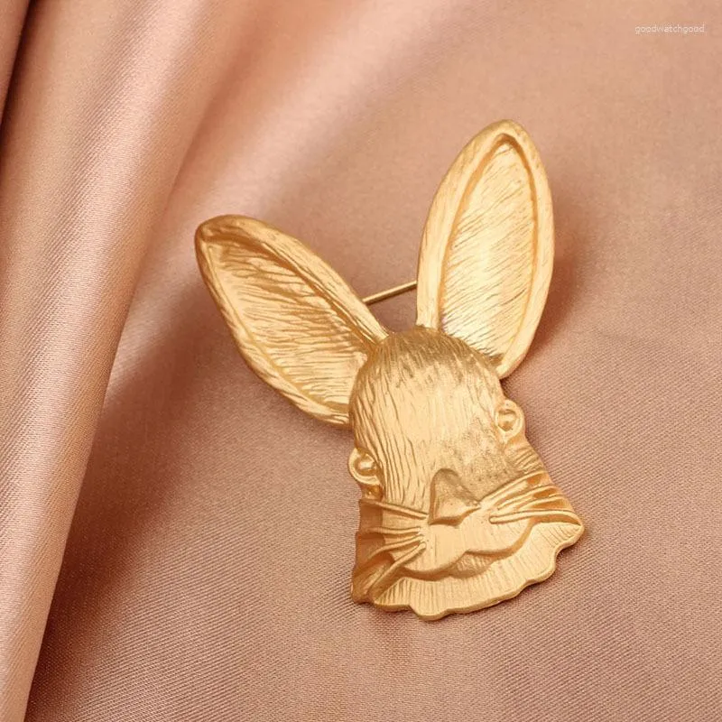 Brooches Fashion Creative Art 3D Plate Making Matte Gold Cute Temperament Mist Face Coat Brooch