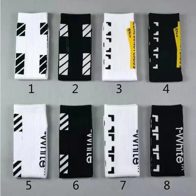 Designer de moda Meias streetwear femininas masculinas de algodão de alta qualidade All-match Arrow XXX impressão respirável preto branco mistura futebol basquete meias esportivas