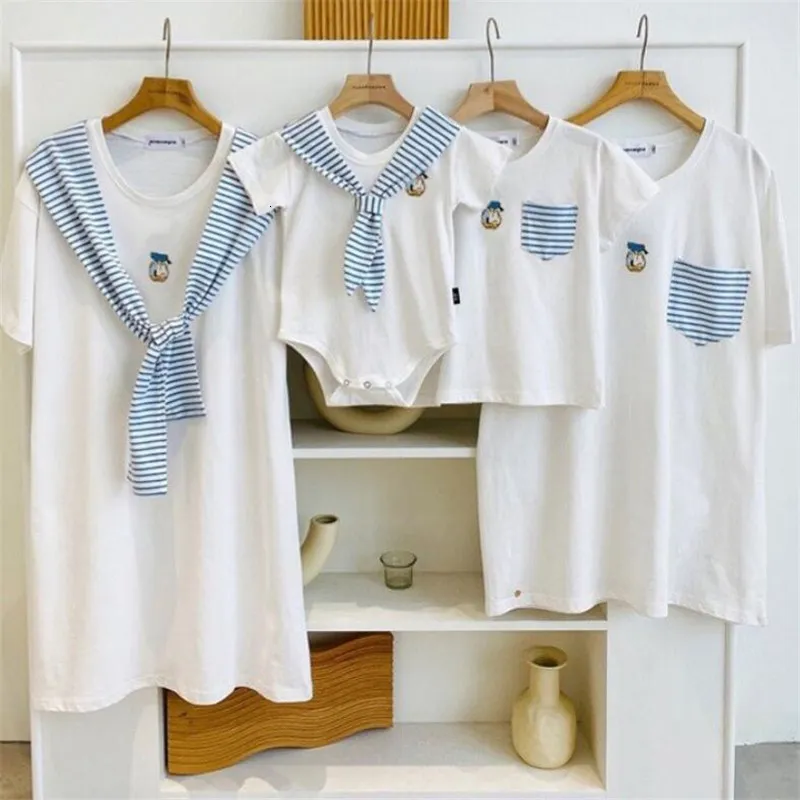 Family Matching Outfits Clothes Summer Mother Daughter Dresses Kids Look T Shirts Father Son Mommy And Me 230726