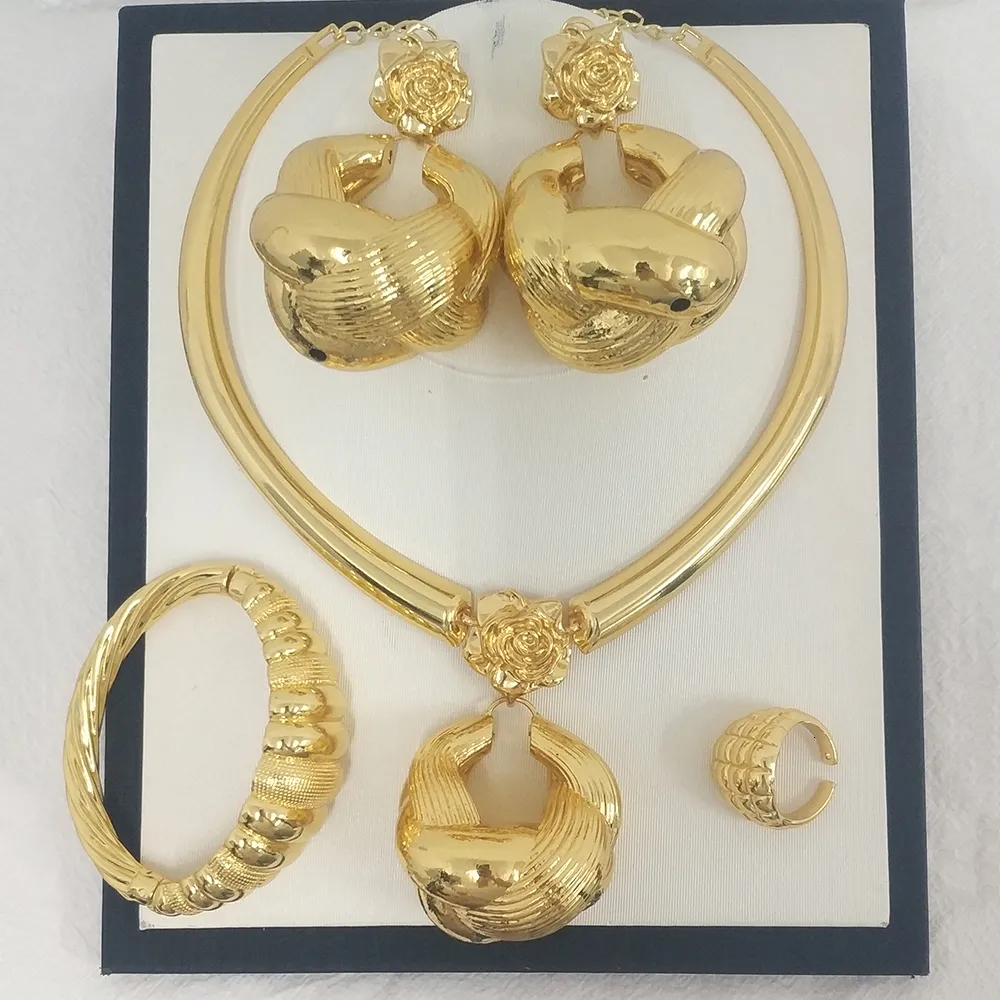 Conjuntos de joias de casamento Dubai Conjunto de joias de ouro para mulheres Colar brinco indiano Nigéria Acessórios de noiva marroquinos Pulseira de festa de casamento 230727