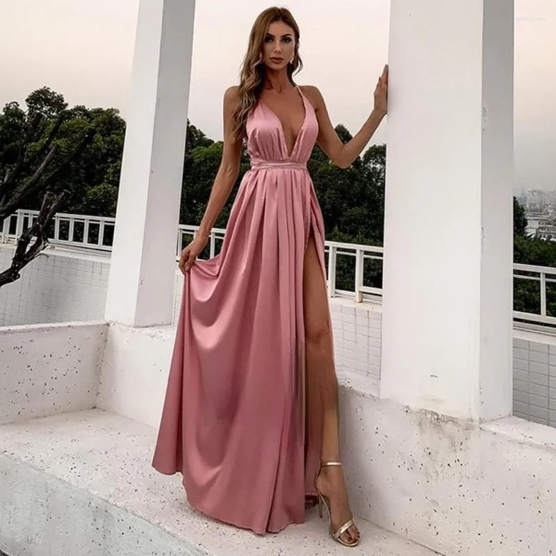 Festklänningar sexig rosa satin kväll v-hals spaghetti rem hög sida slits rygglösa veck prom klänningar golvlängd vestidos de fiesta