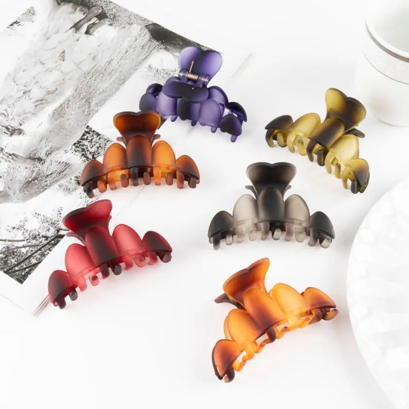 8.5x5cm Frosted Tortoiseshell Color Hair Clips Shark Claw Cloz Ponytail hår Tillbehör Formade Design Fashion Clamps Hårnål Hår smycken