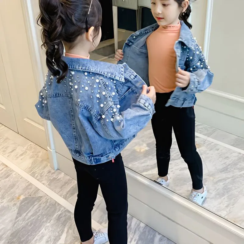 Jaquetas Pérolas Manga Comprida Crop Jacket Meninas Outono Gola Virada para Baixo Casaco Curto Solto Bebê Jeans Simples XMP45 230728