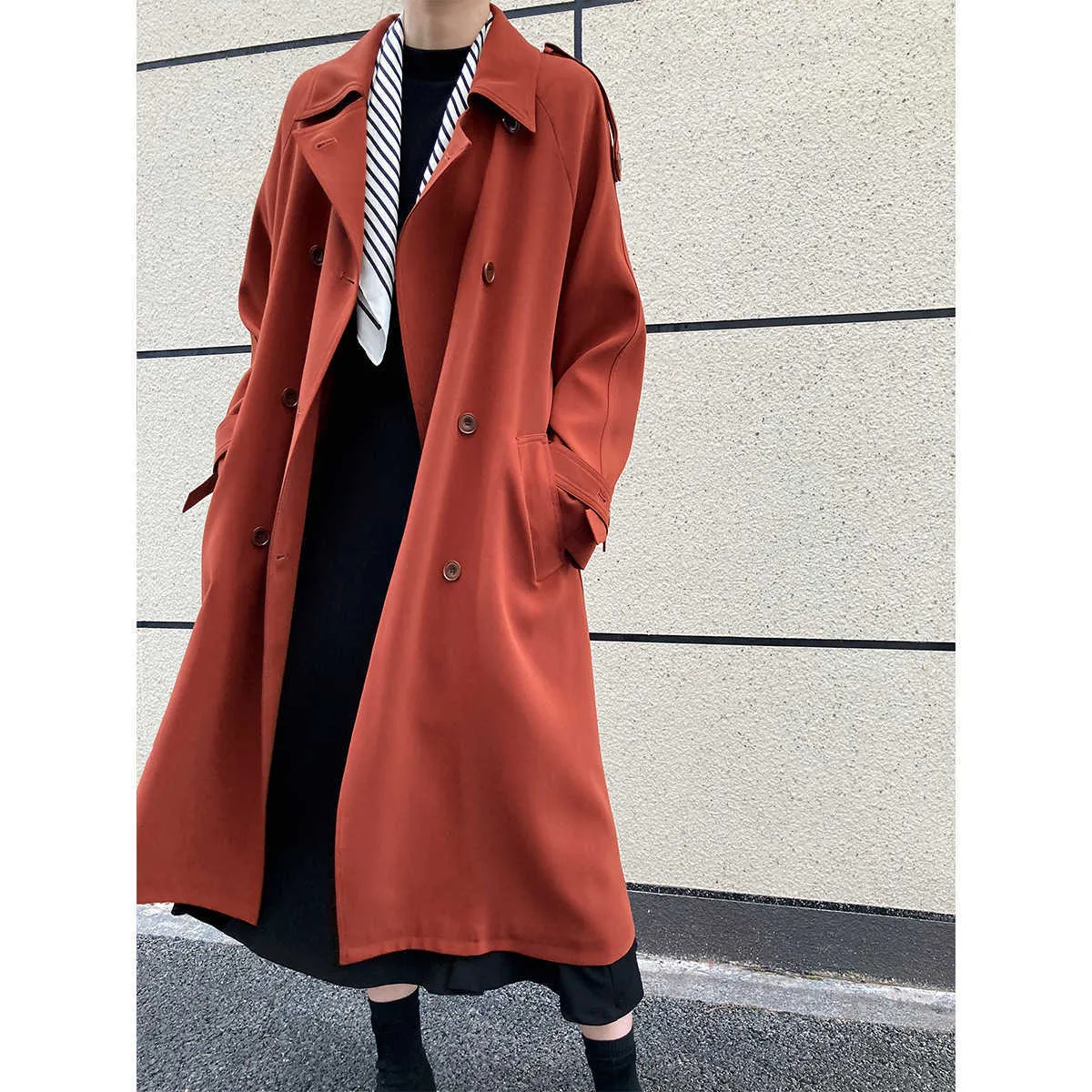 Luxi mainly promotes the new of British style in spring 2023 loose medium and long knee-length trench coat for women 9968