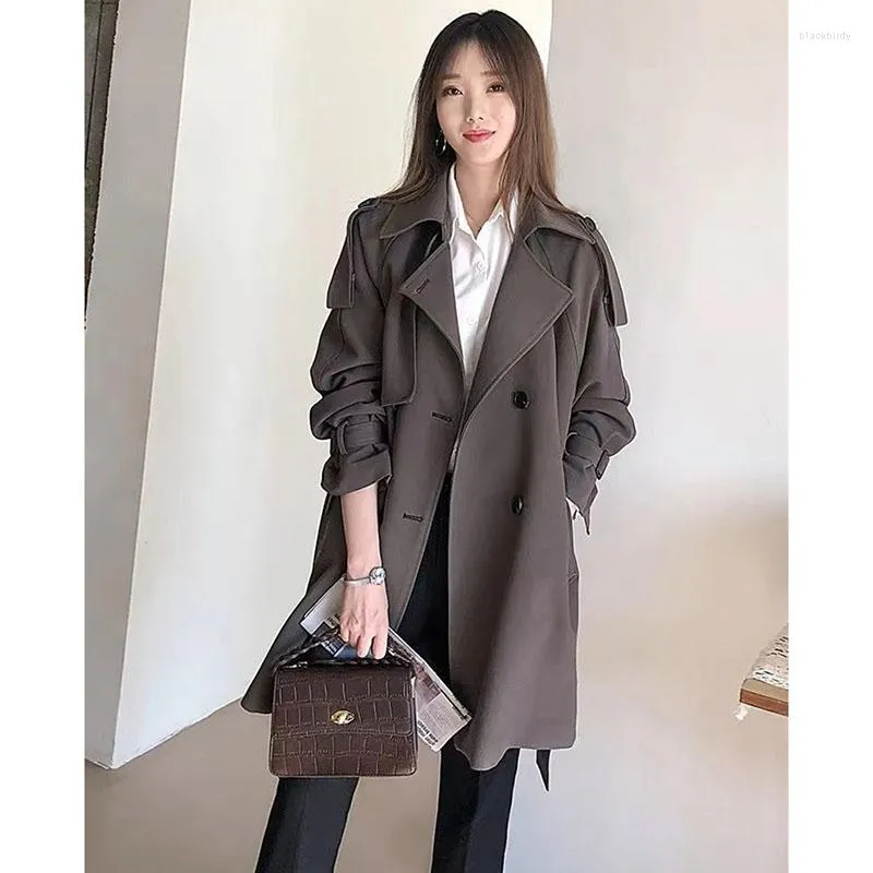 Kvinnors dike rockar stor storlek 6xl Coat Women2023 Spring Autumn Windbreaker Jacket Lång koreansk avancerad ytterkläder British Style Fashion