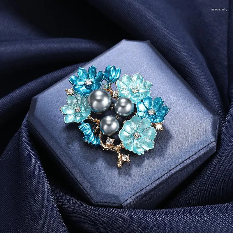 Broscher kvinnor vintage elegant pärla blomma emalj blå stift högkvalitativ metall design delikat märken tillbehör för lady gåva