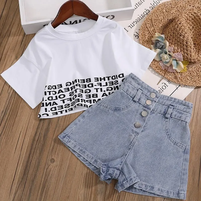 Kläder sätter barnflickor kläder set Summer Girl Crop Tops Tshirt Denim Shorts 2st.