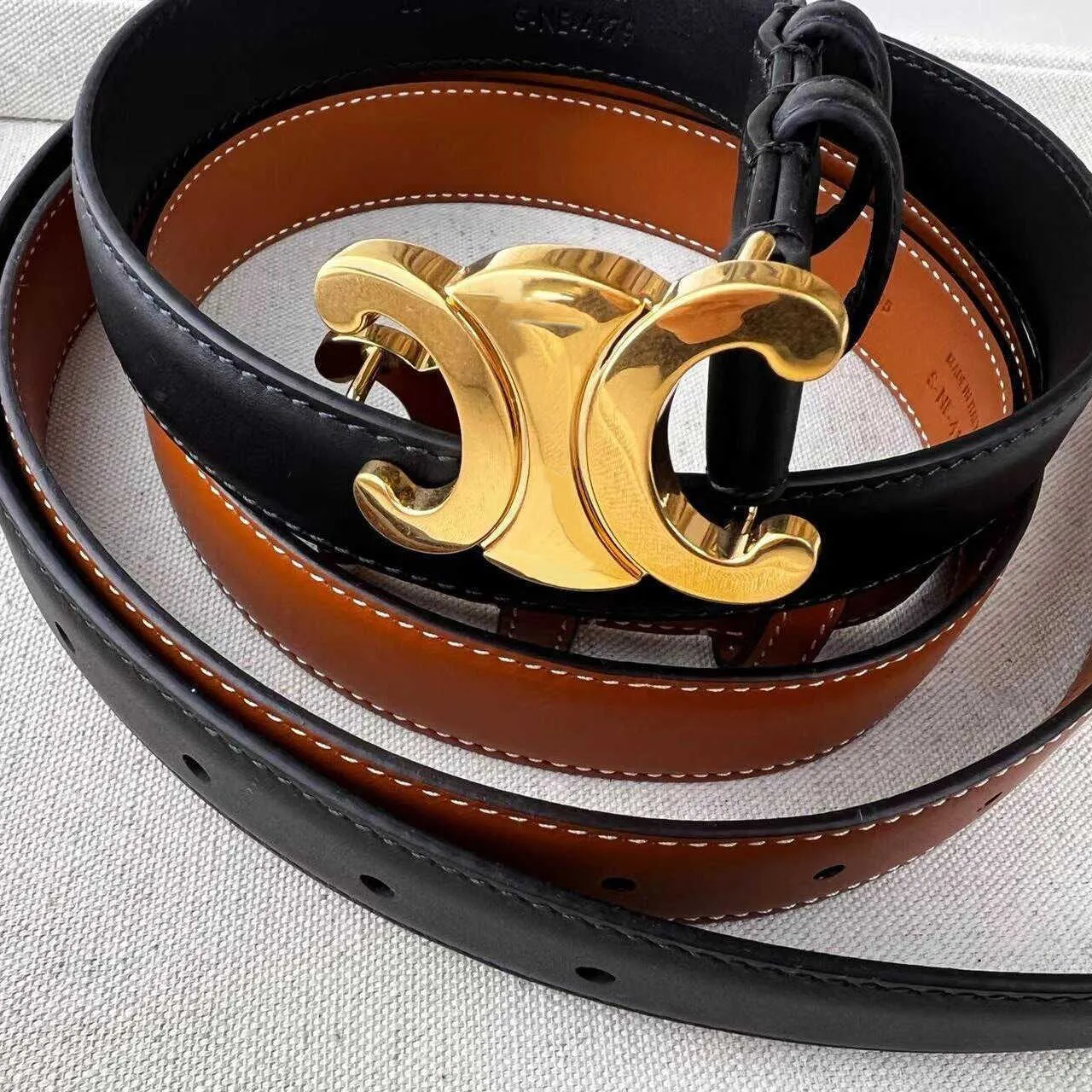 med låda äkta läderbältesdesignerbälten glänsande gyllene sier spänne flash försäljning ceinture homme luxe atriompheoe bälte spänne läder bälte kvinnor