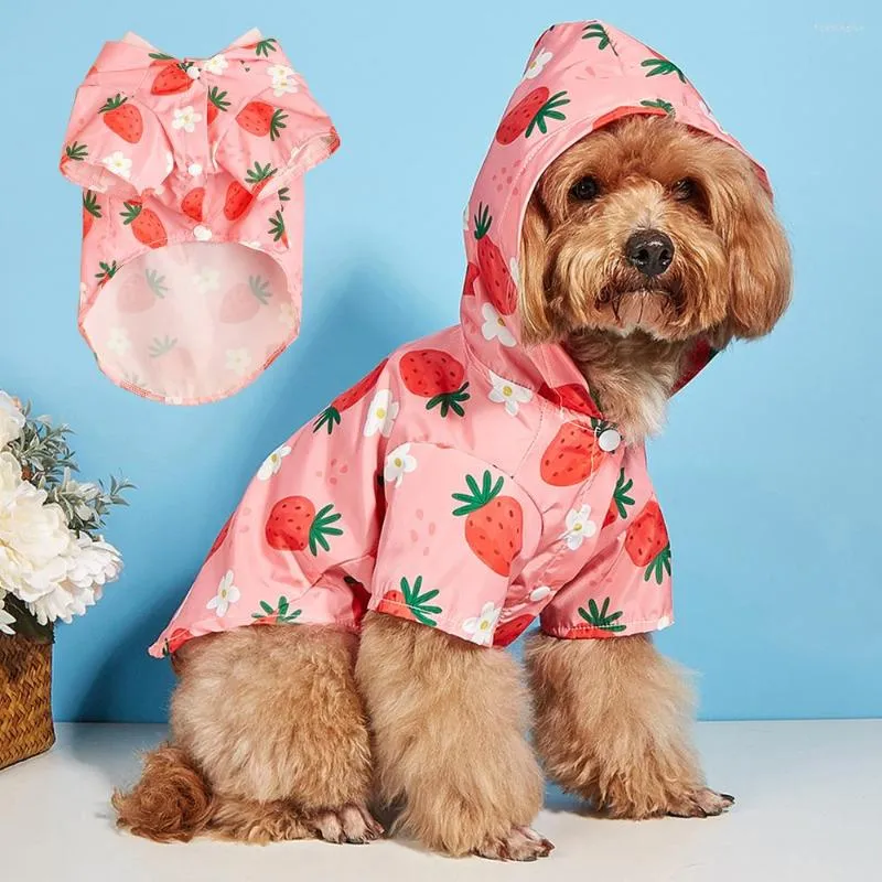 Roupas para cães linda estampa de morango rosa capa de chuva casaco com capuz à prova d'água jaquetas para cães chuva ao ar livre roupas para animais de estimação respirável menina pug