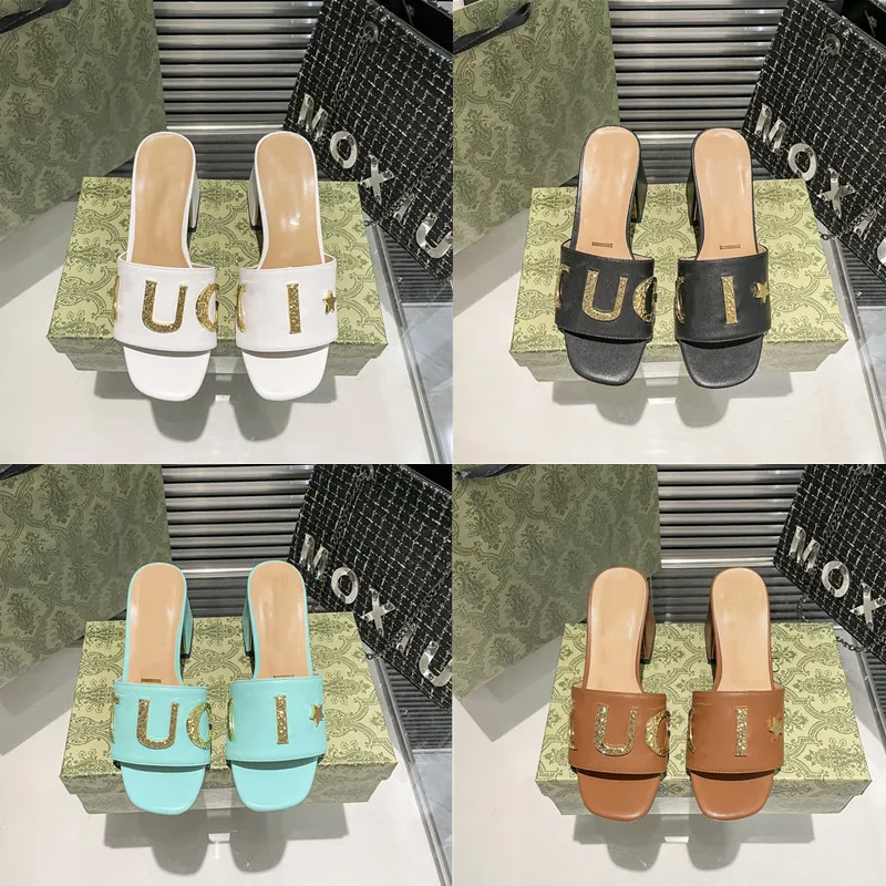 Женские летние слайд -кожаные плоские дно -тапочки дизайнерские металлические буквы пряжки толстые каблуки на открытые пляжные сандалии высокие каблуки