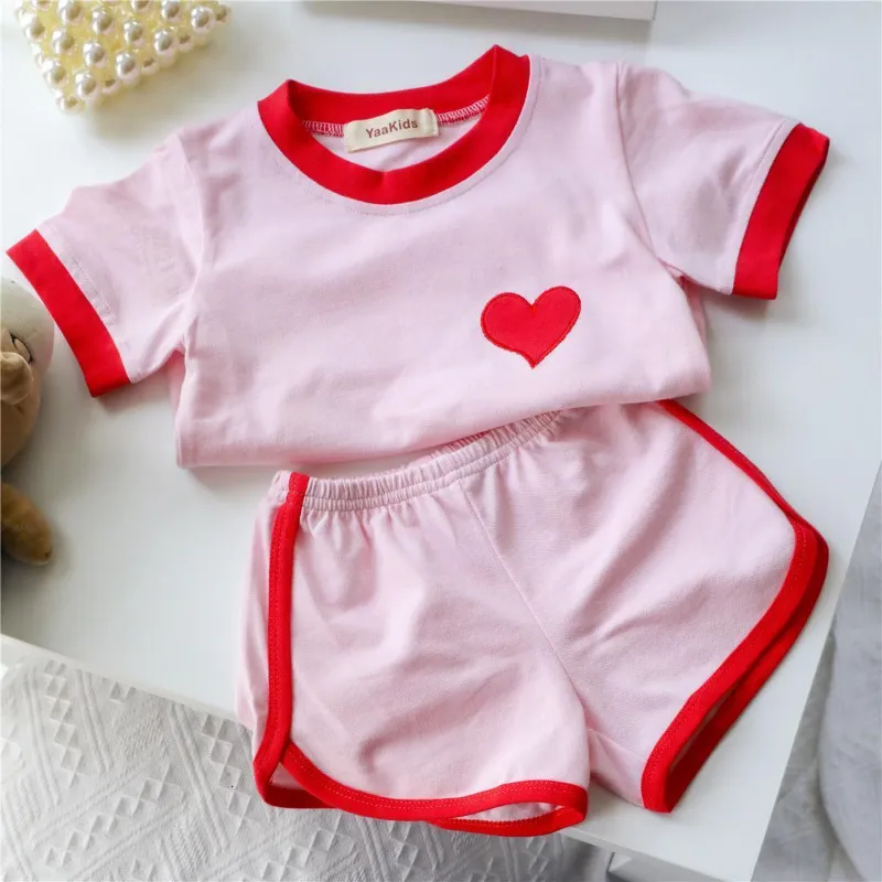 Kläder sätter flickkläder set sommarbarn rosa kort ärm thirt och shorts 2 st tjej baby casual kostym 230728