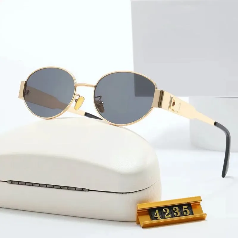 2023 Luxe Designer zonnebril Dames Heren bril met Lisa Triumph Beach straatfoto Dezelfde Fashion zonnebril metaal full frame met geschenkdoos