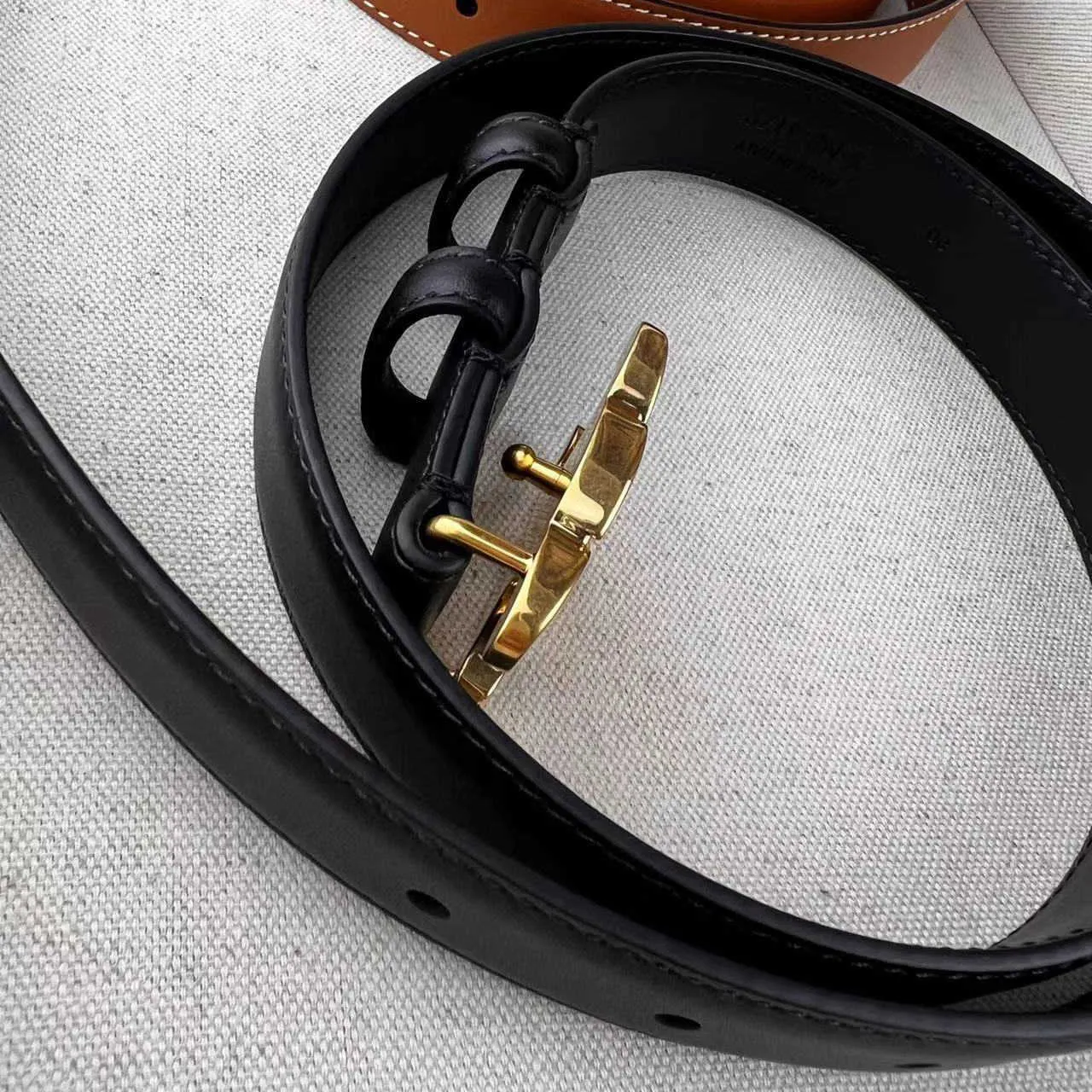 دلو قبعة القبعة دلو حزام سيلم نساء لامعة Sier Buckle New Cintura di Lusso Atriompheoe Belt Width 2.5 سم 1.8 سم AAAA1.1