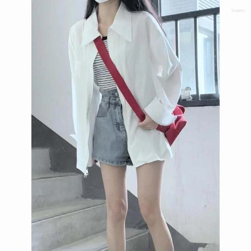 Kvinnors blusar koreanska vita skjorta Designkänsla 2023 Summer Thin Coat High Grade Loose Drop Sunscreen Versatile Basic Style