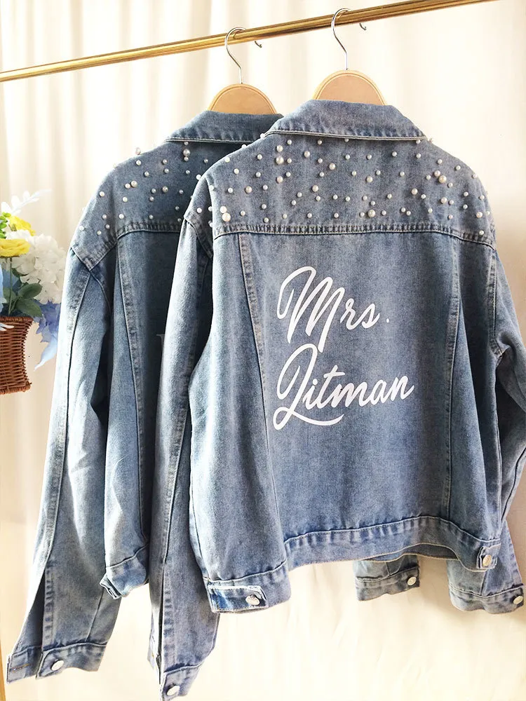 Jaquetas femininas Custom Pearl Denim Jacket Custom Mrs Bride Jean Jaqueta Festa de Casamento Roupas de Dama de Honra Branco Preto Azul Casacos Nupcial Presente Favor 230727