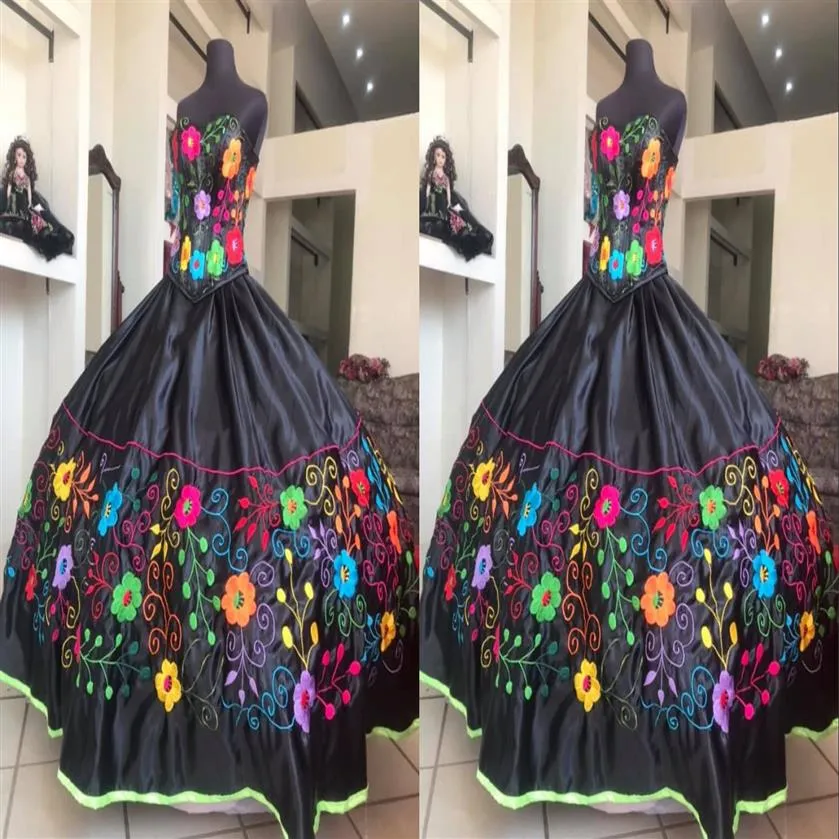 Sexy zwart kleurrijke bloem borduurwerk charro quinceanera jurken 2022 sweetheart satijn veter omhoog terug mexicano vestido de 15 xv swee237z