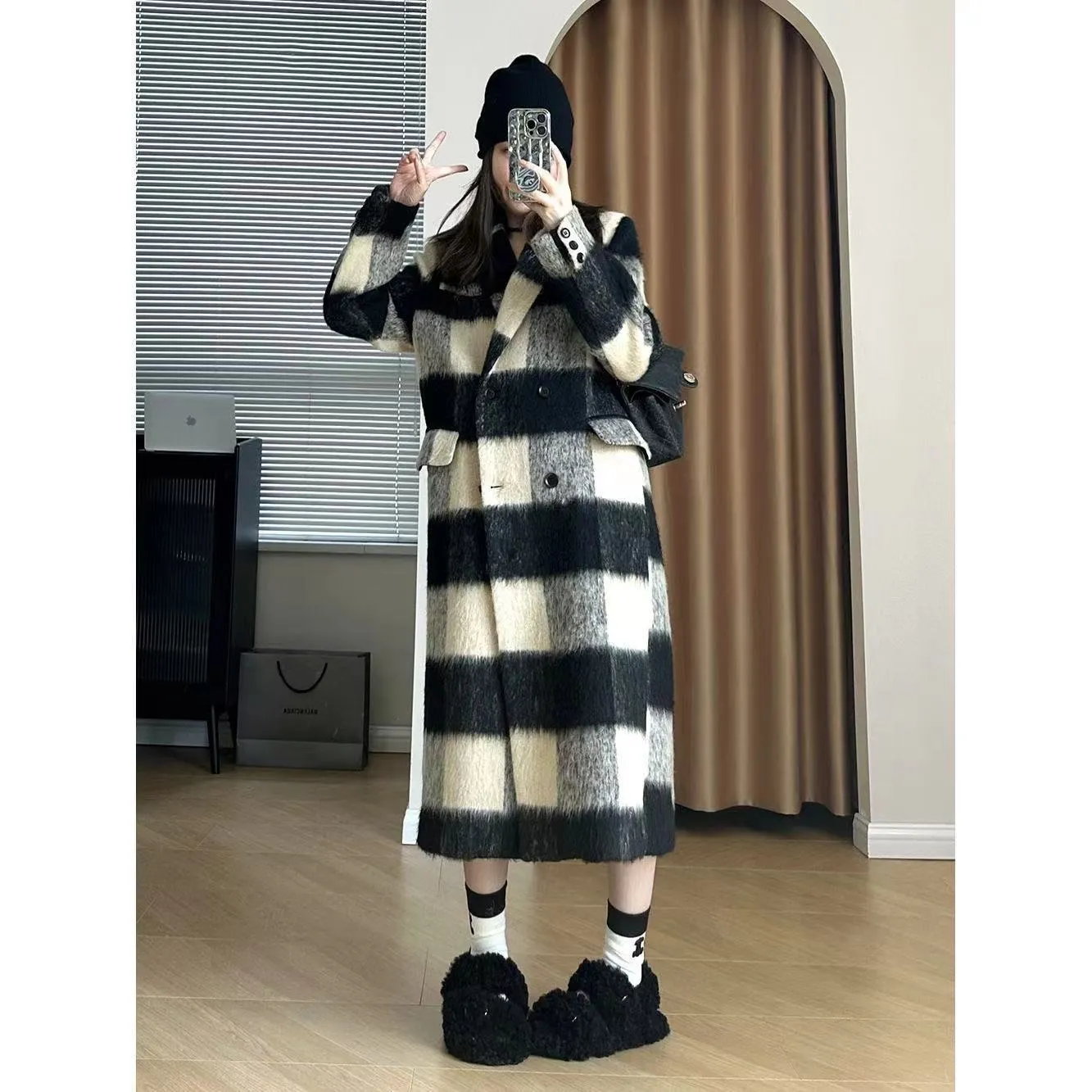 Vestes pour femmes Long Black and White Plaid Woolen Mabet Veste Hiver Highgrade Fur Cabille des femmes 230728