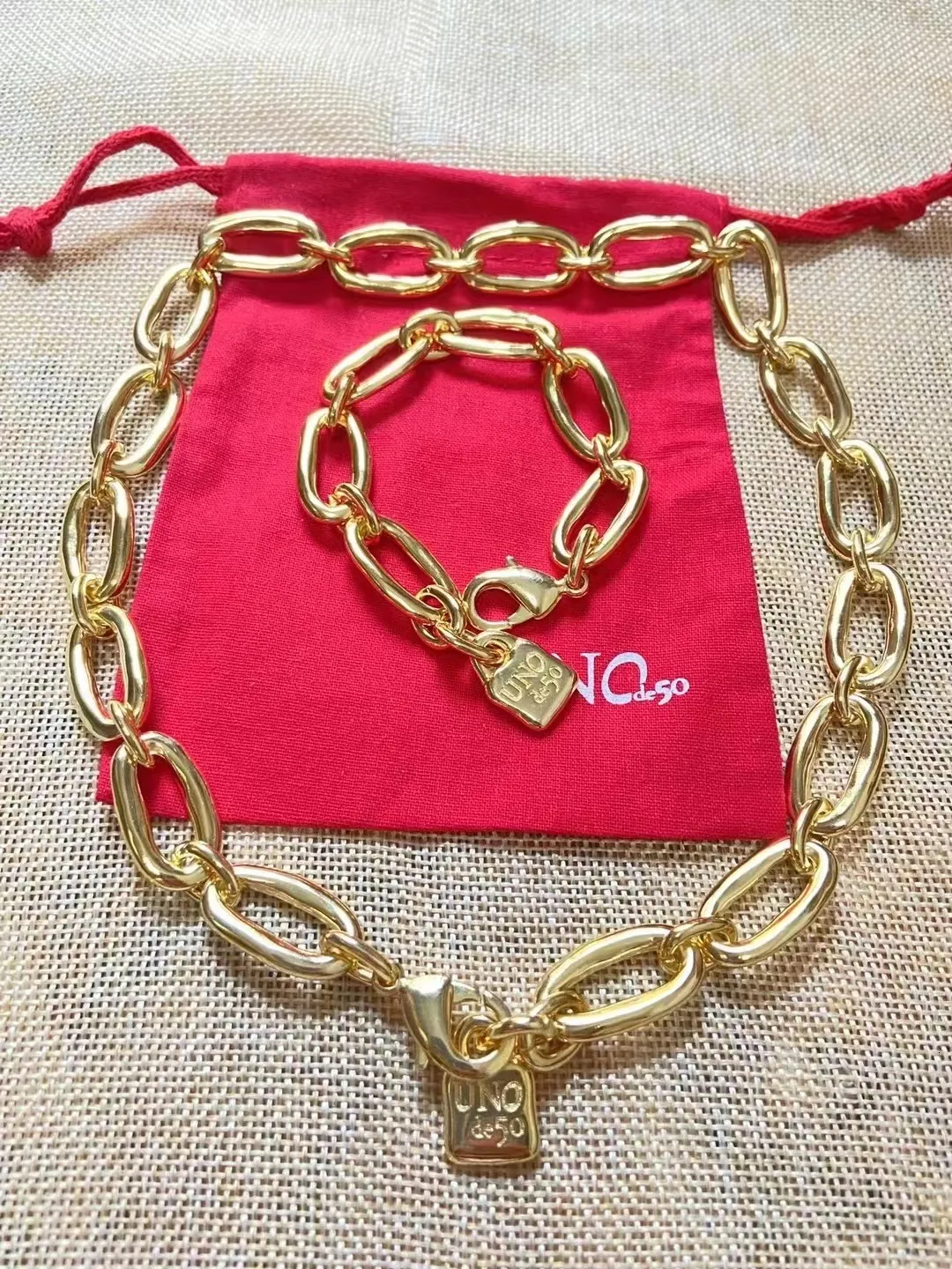 Le collier de perles de couleur argent en alliage d'acier inoxydable à breloques peut être offert en cadeau aux femmes avec une vente en gros gratuite 230727