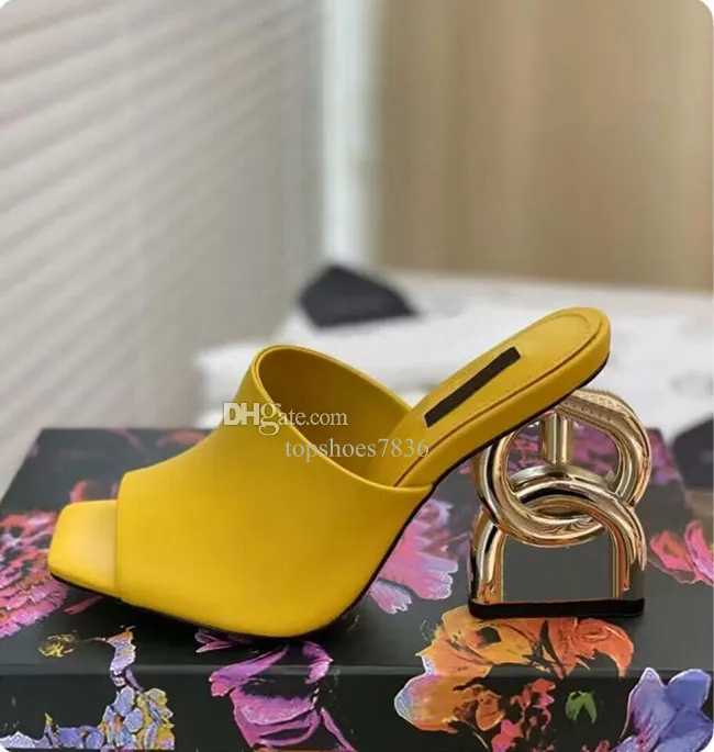 Högkvalitativ kvinnors högklackade sandaler Fashion Open Toe Down Jacka Patent Läder Letter Heel 9cm Catwalk Party Wedding Beach Slippers 35-42