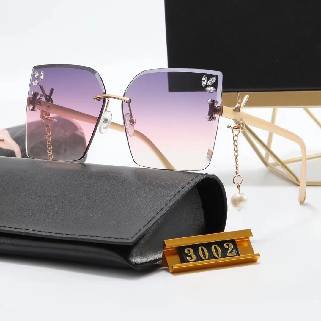 2023 Kvinnors designer solglasögon kvinnliga solglasögon för kvinnors solglasögon PC -lins solskydd blandad färg Rimless Quay -glasögon Lunette Homme Fashion Classic Beach