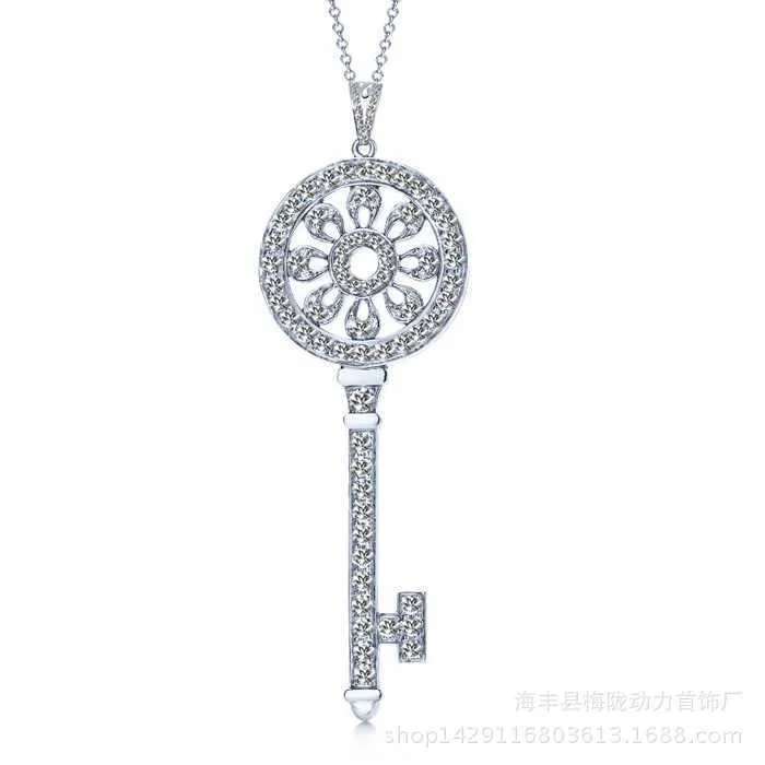 Designer Brand Japan och Sydkorea Funi TIFFAYS CLASSIC Key Pendant Sunflower Round Petal Full Diamond Necklace Large