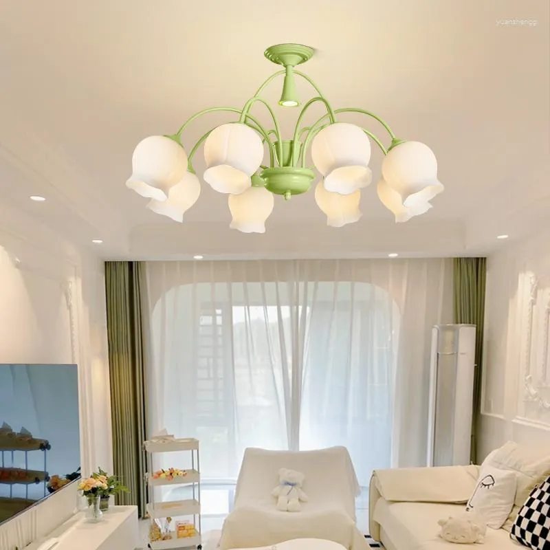 シャンデリアソファイナグリーンハンギング天井ランプは、ホームベッドルーム用のクリエイティブキャンドルデザインペンダントシャンデリアライトを導いた
