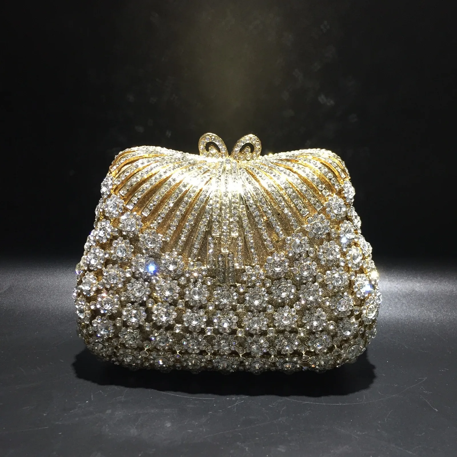 Kvällpåse Guldfärg Flower S Clutch Crystal Purse Stones Metal Kopplingar Små Minaudiere Handväska Bröllopsväska 230729