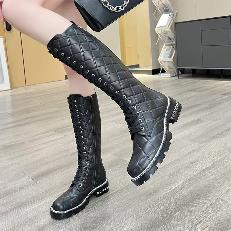 Womens Knee Boots Designer Calfskin Classic Hardware Matelasse Lace-Up Knight Rainboots Motorcycle Fashion Snow Boot Retro Black With Zippers 23ss F/W Casual Shoe