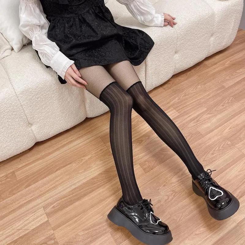 Damensocken JK Lolita Mädchen Oberschenkelhohe Strümpfe Patchowrk Transparente schwarze weiße Strumpfhosen Sexy Mesh-Fischnetzstrumpfhosen über dem Knie gestreift