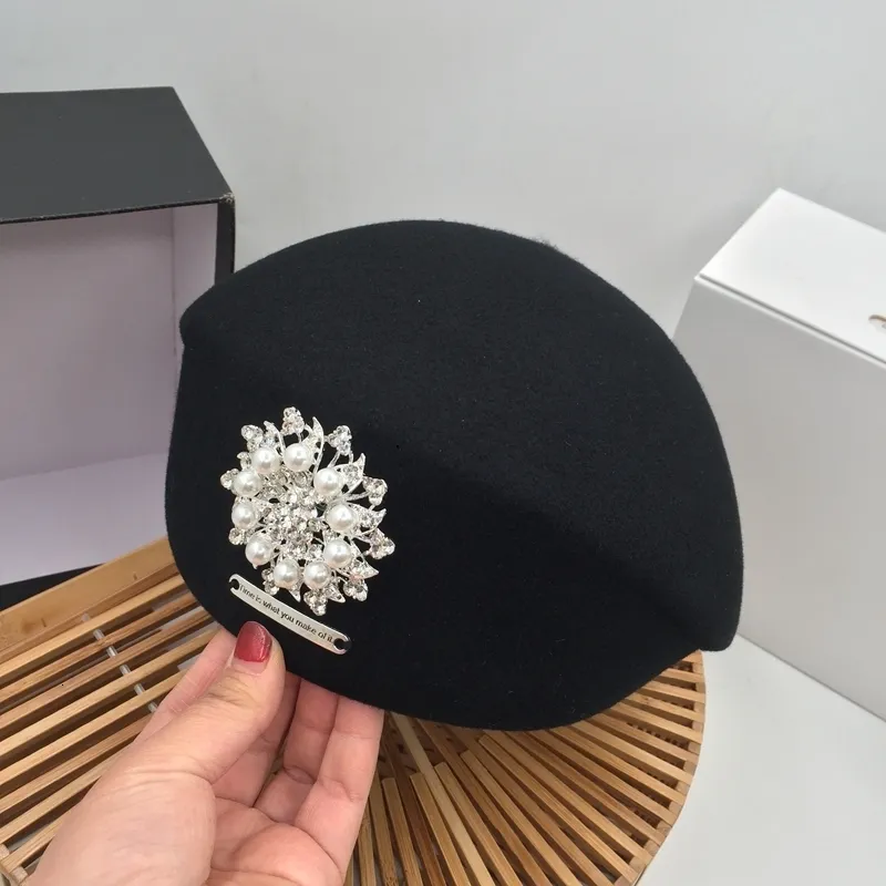 Sboy Hats Japanese Korean Version av Autumn and Winter Black Wool Basker Målare Hat Pearl Bright Diamond Lady Stewardess Female 230729