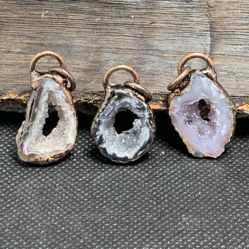 Anhänger Halsketten Natürliche Achat Geode Vintage Freeform Onyx Scheibe Galvanisierte Antike Bronze Halskette Stein Druzy Charms DIY Accssorries